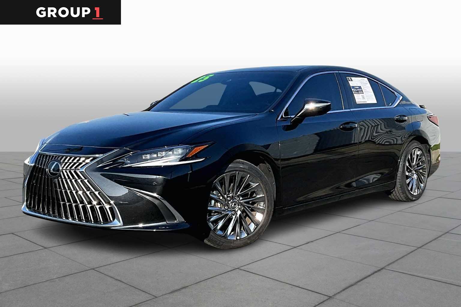 2025 Lexus ES Hybrid 300h Luxury's photo