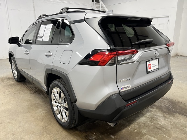 2021 Toyota RAV4 XLE Premium photo 5
