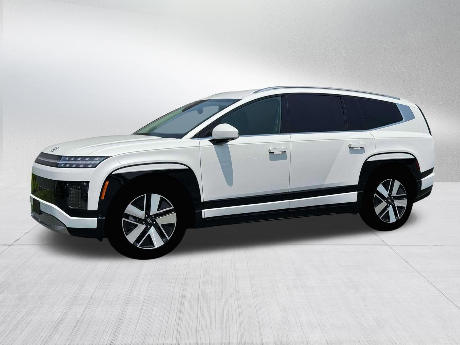 2026 Hyundai Ioniq SEL photo 2