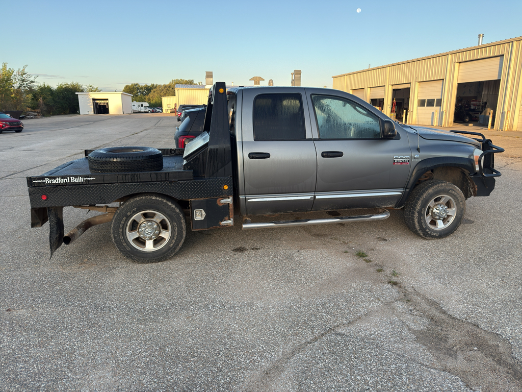 2009 Dodge Ram SLT photo 2