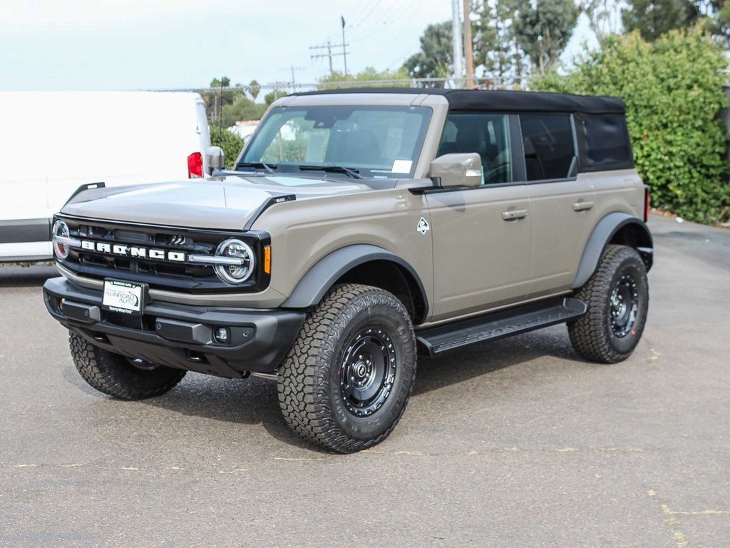 2025 Ford Bronco Outer Banks photo 3