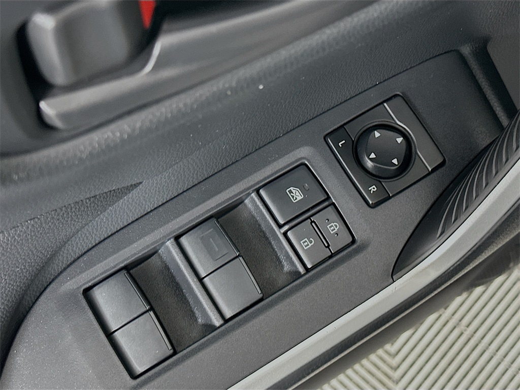 2019 Toyota RAV4 LE photo 18