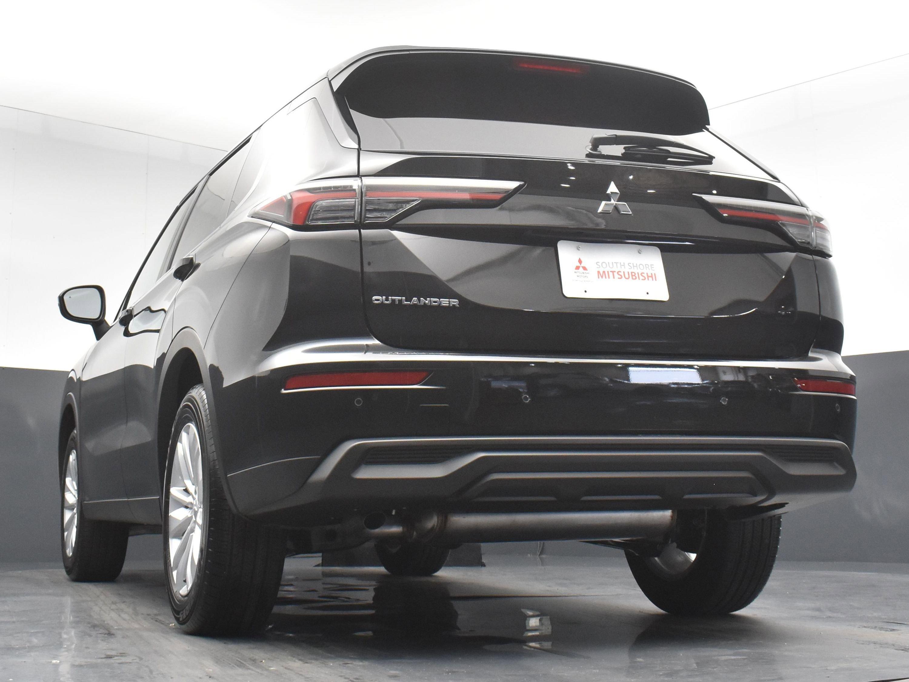 2025 Mitsubishi Outlander ES photo 23