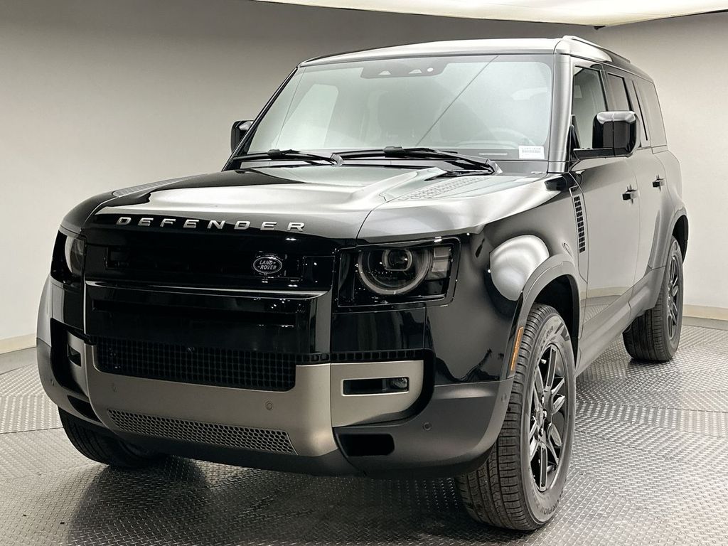 2026 Land Rover Defender S's photo