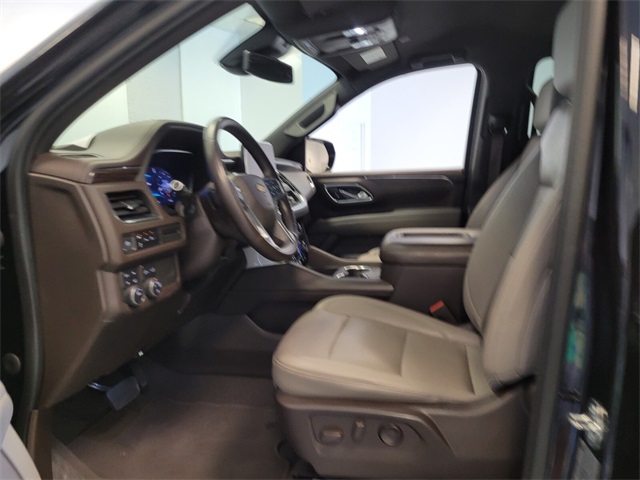 2023 Chevrolet Suburban LT photo 3