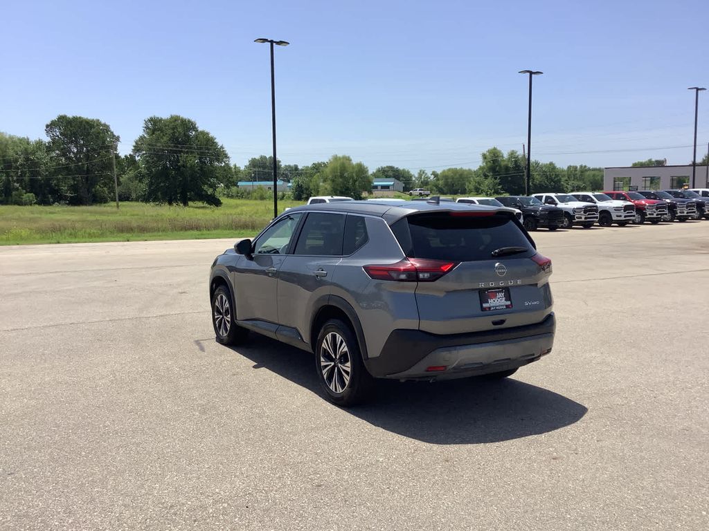 2023 Nissan Rogue SV photo 3