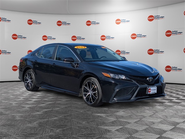 2022 Toyota Camry SE photo 3