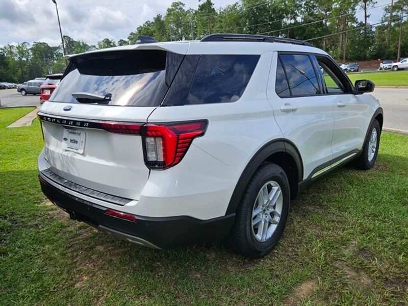 2025 Ford Explorer photo 10