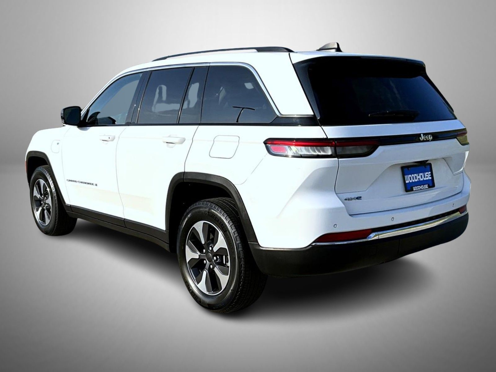 2023 Jeep Cherokee Base photo 3