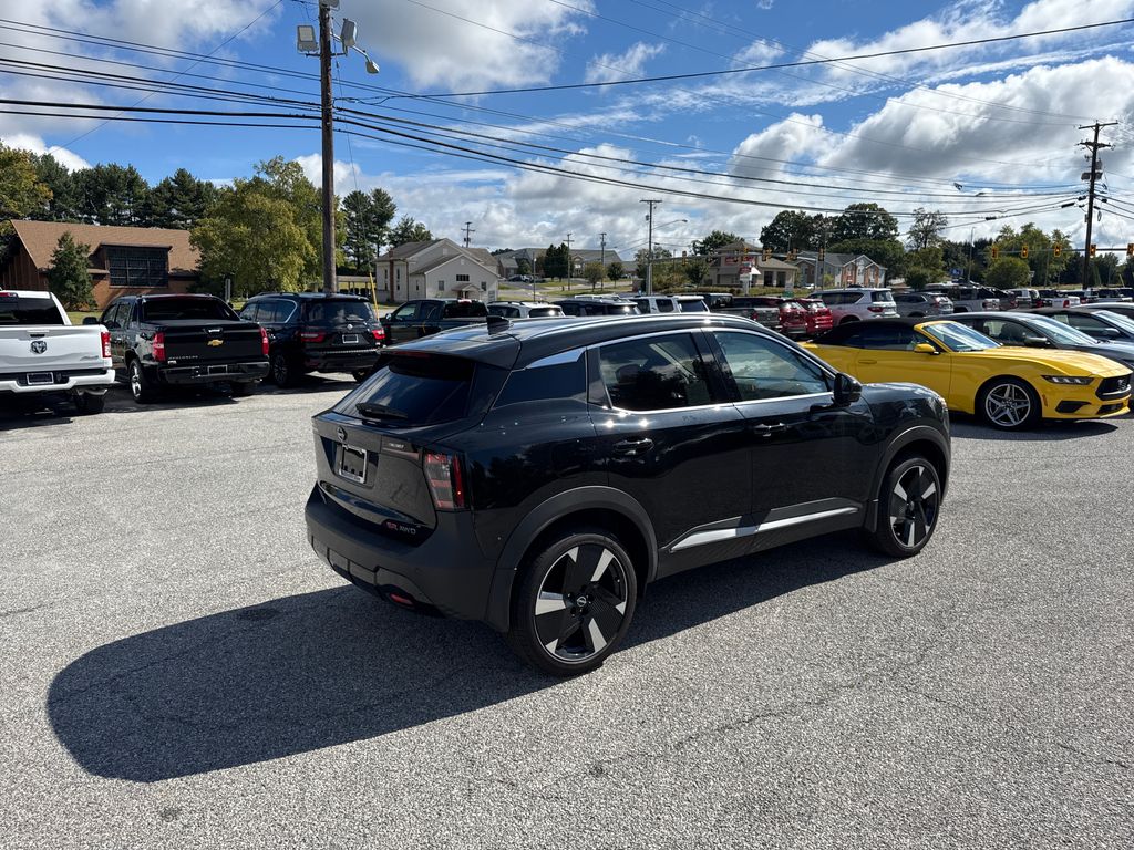 2025 Nissan Kicks SR photo 4