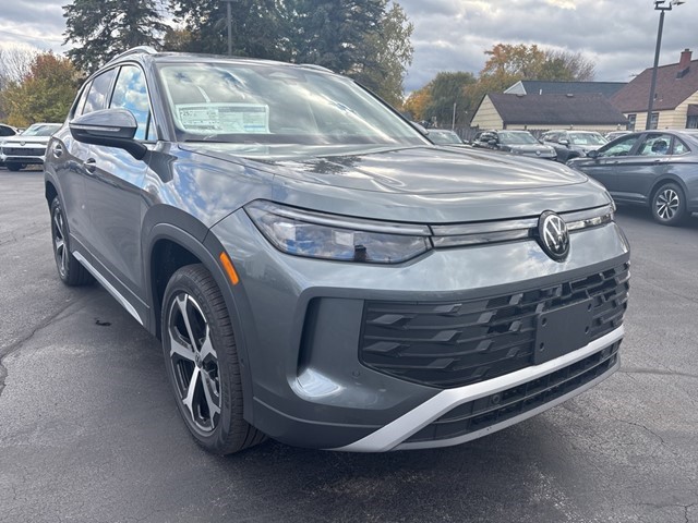 2025 Volkswagen Tiguan SE photo 3