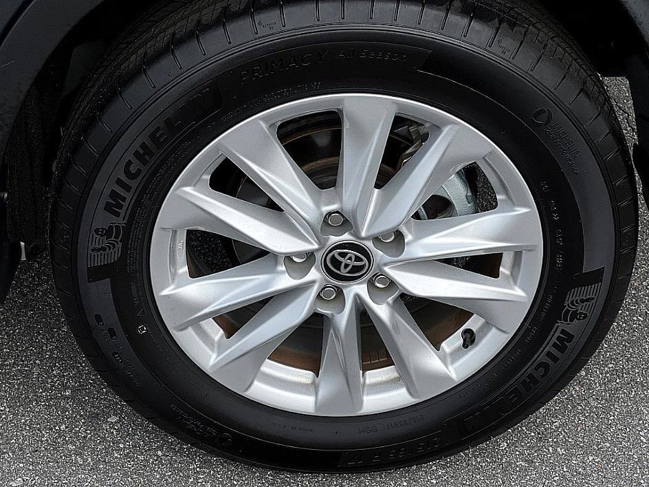 2023 Toyota Corolla Cross LE photo 5