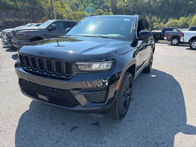 2025 Jeep Grand Cherokee Altitude photo 4
