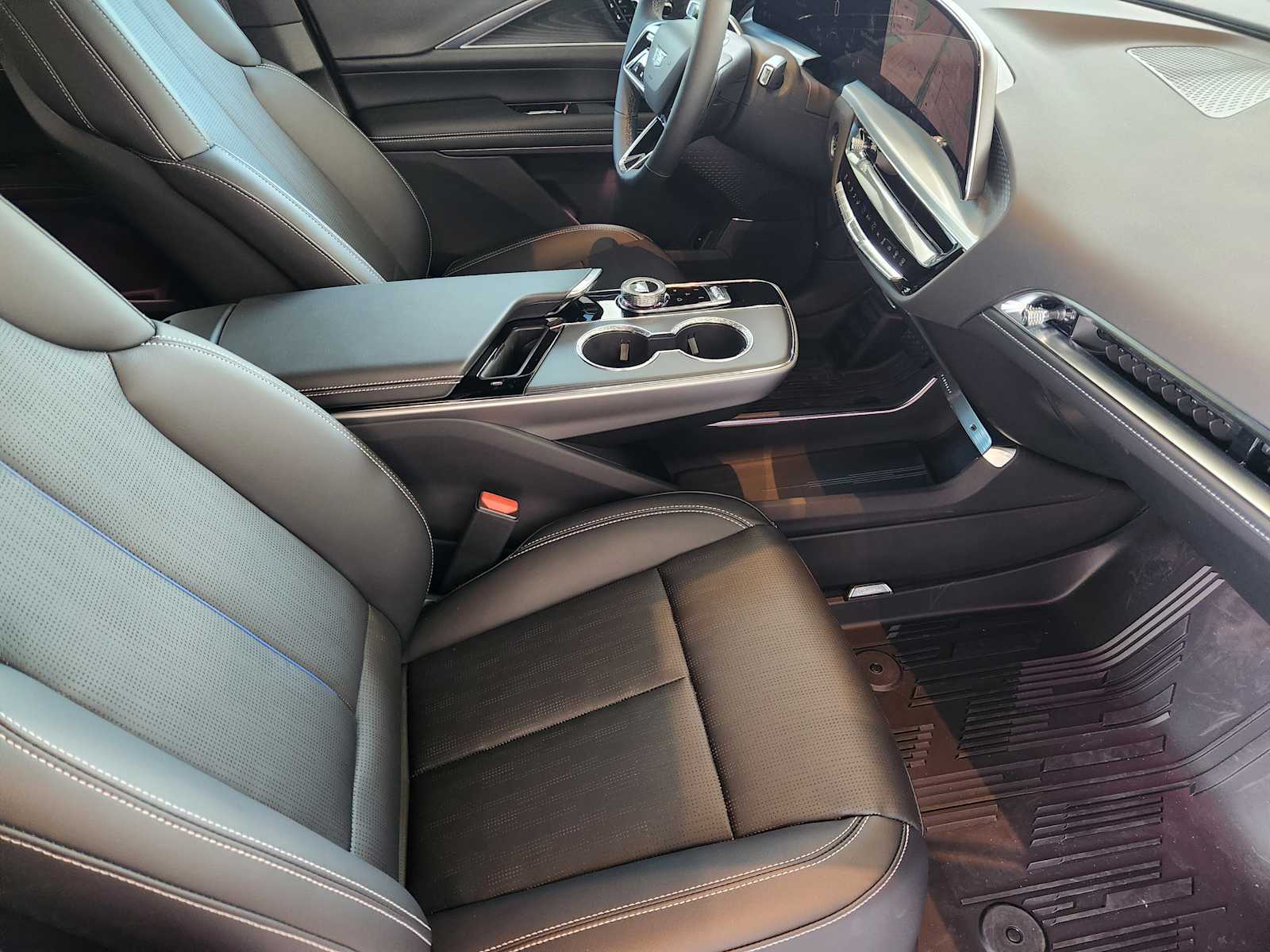 2025 Cadillac Lyriq Luxury photo 9