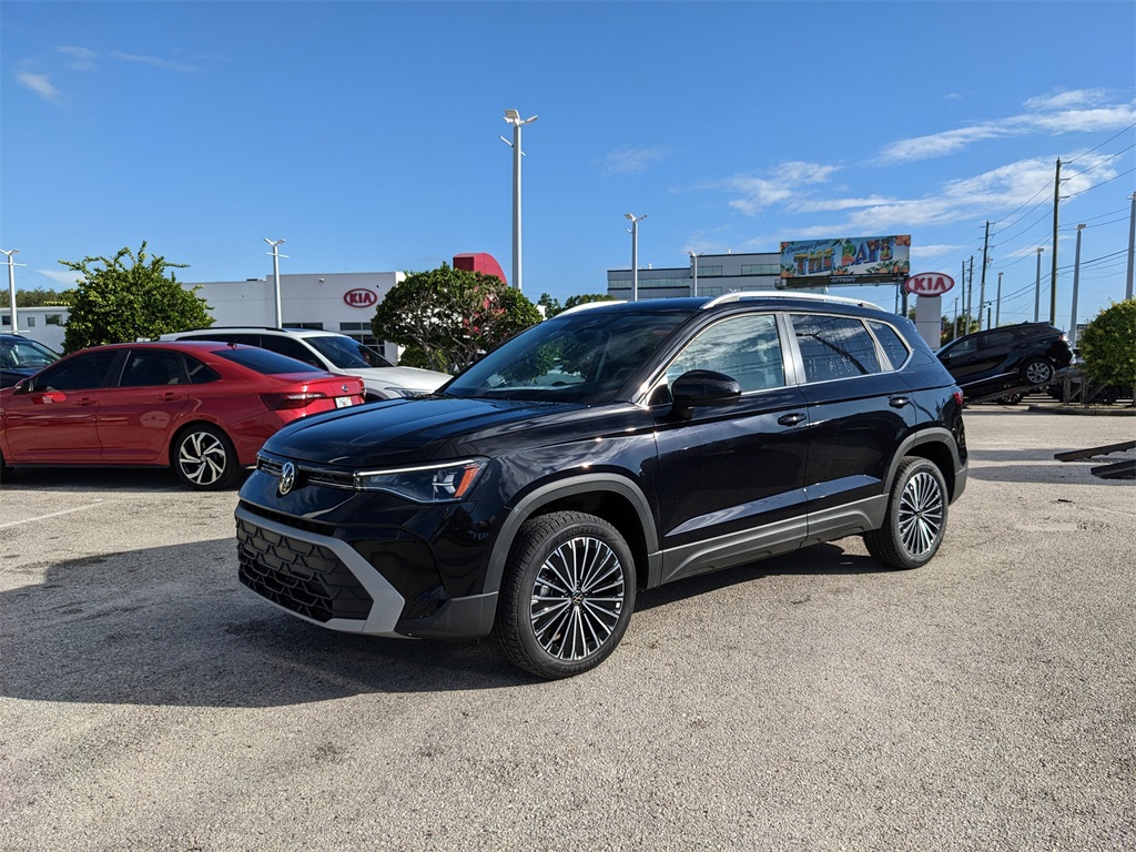 2025 Volkswagen Taos SE photo 2