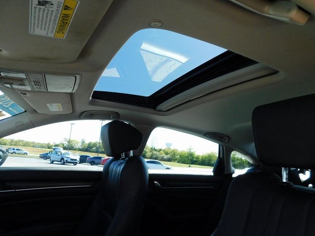 2019 Honda Accord EX-L photo 12