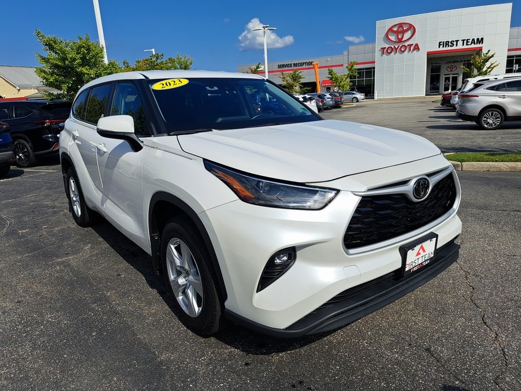 2023 Toyota Highlander LE photo 5