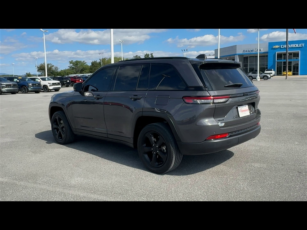 2023 Jeep Grand Cherokee Altitude photo 3