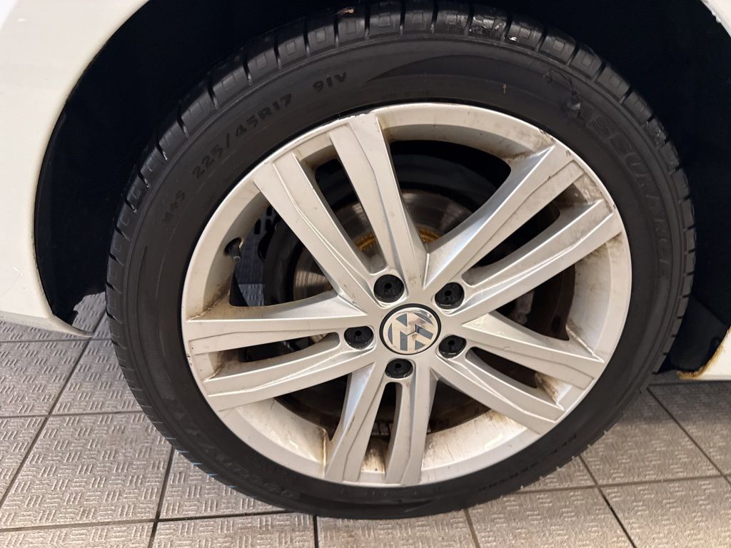 2017 Volkswagen Jetta 1.8T SEL photo 4