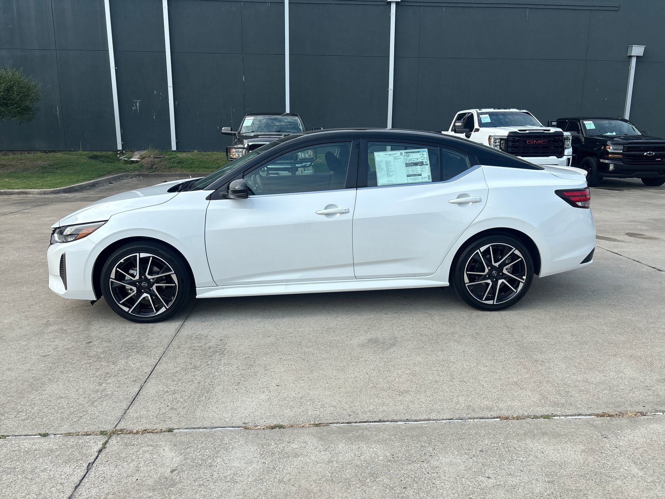 2025 Nissan Sentra SR photo 2