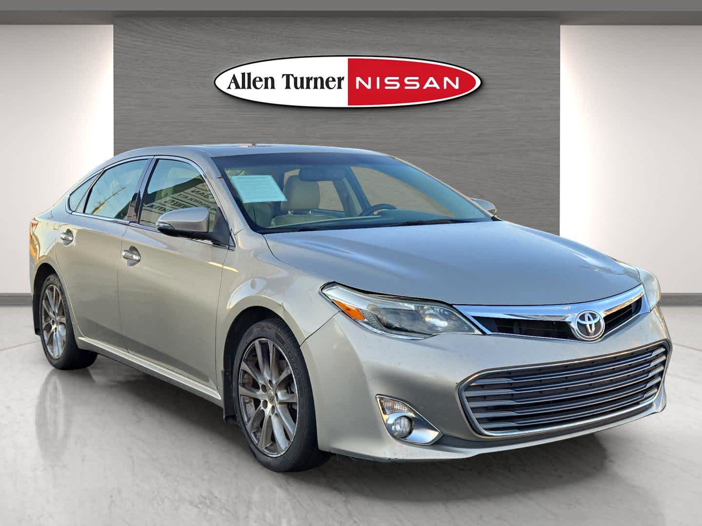 2013 Toyota Avalon Limited's photo