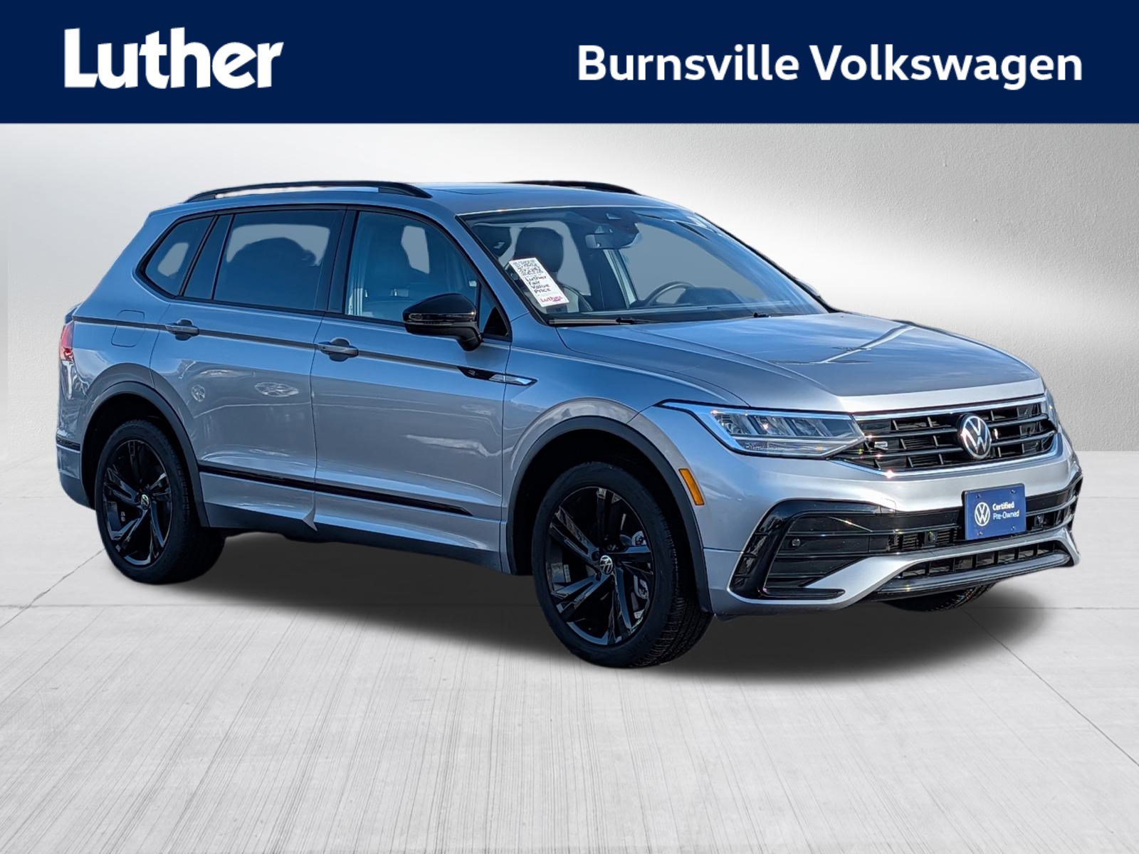 2024 Volkswagen Tiguan SE R-LINE BLACK's photo