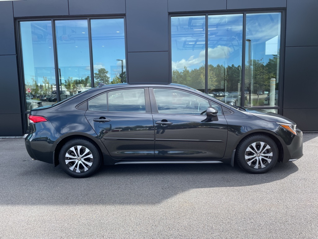 2022 Toyota Corolla Hybrid LE photo 3