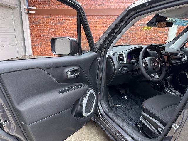 2020 Jeep Renegade Latitude photo 9