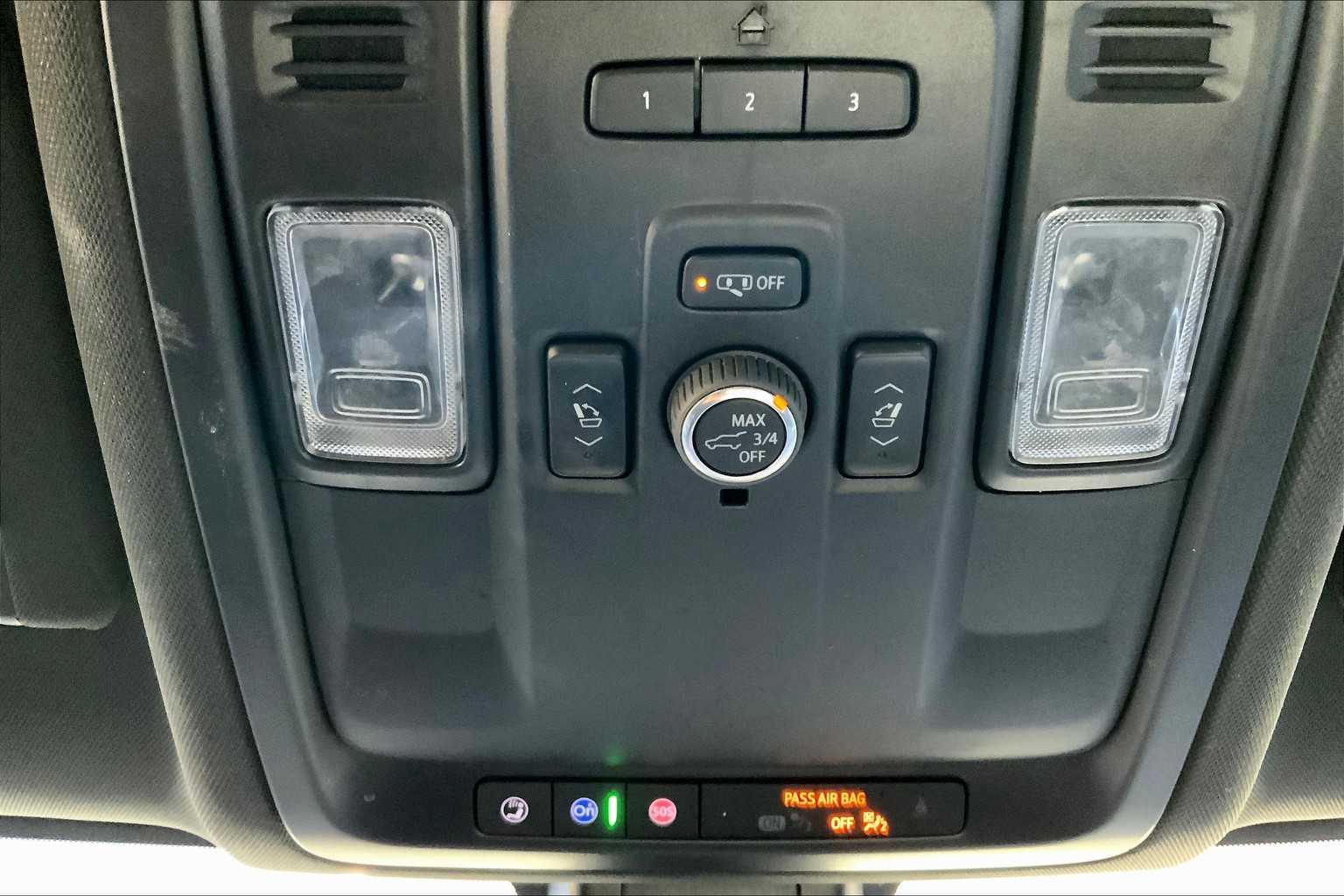 2022 Chevrolet Suburban RST photo 33