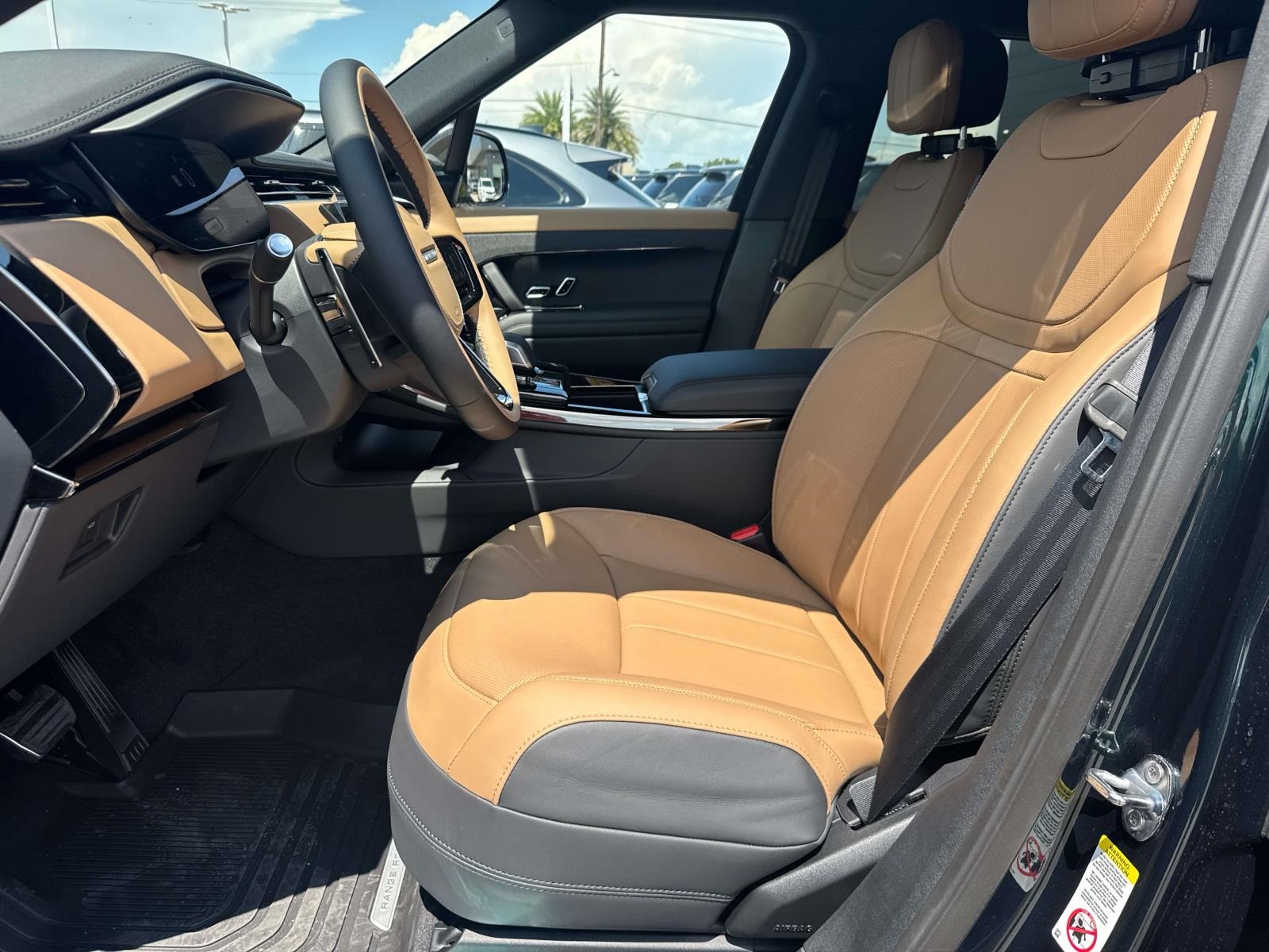 2025 Land Rover Range Rover Sport SE photo 11