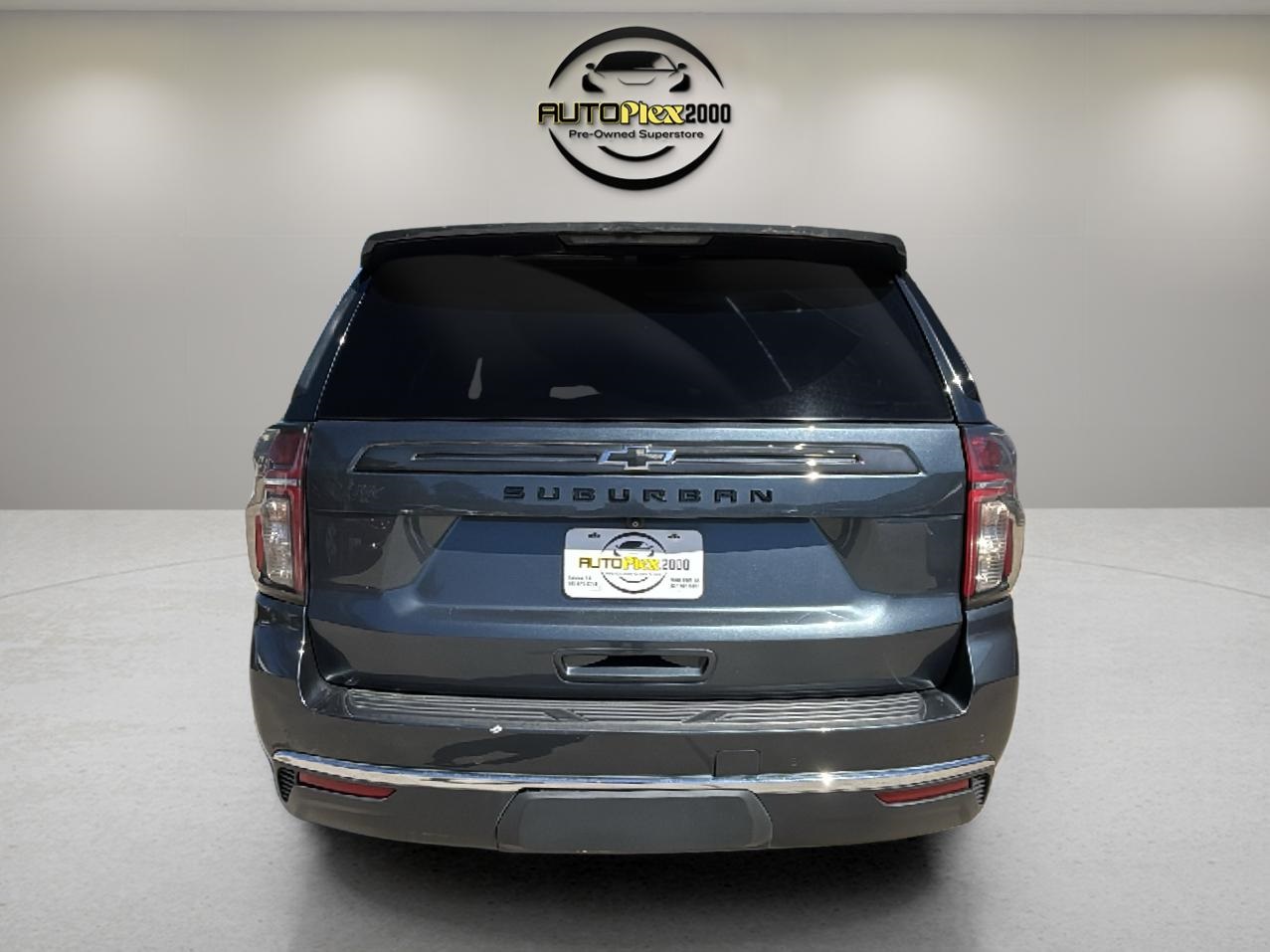 2021 Chevrolet Suburban LT photo 4