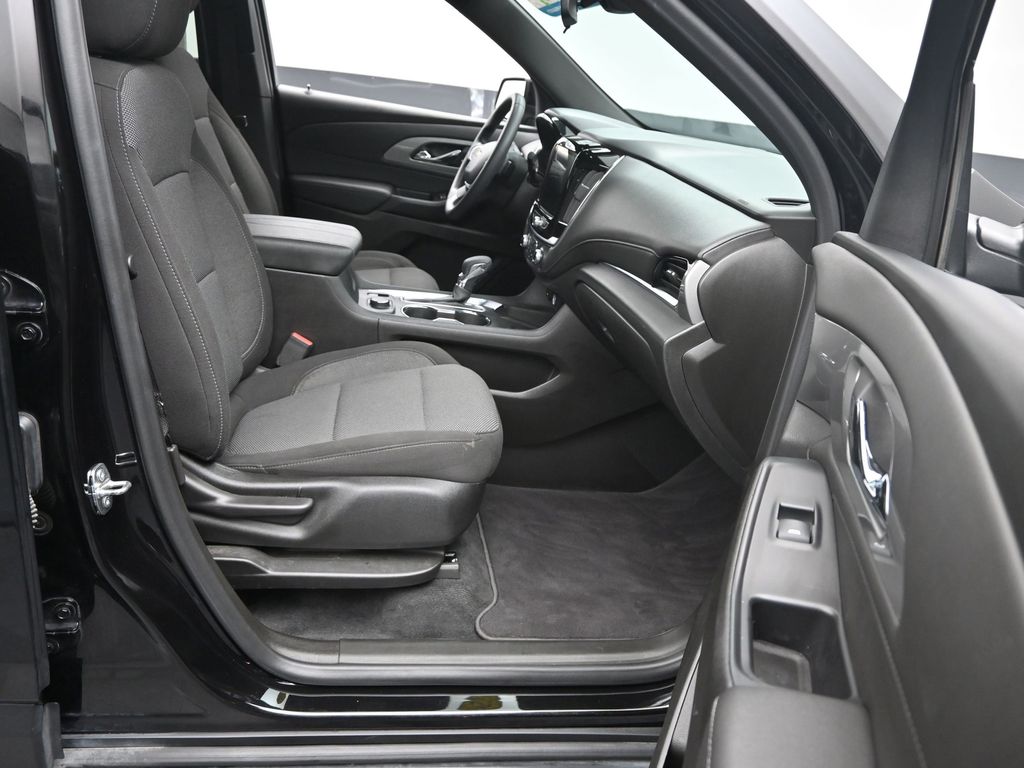 2022 Chevrolet Traverse Cloth photo 5