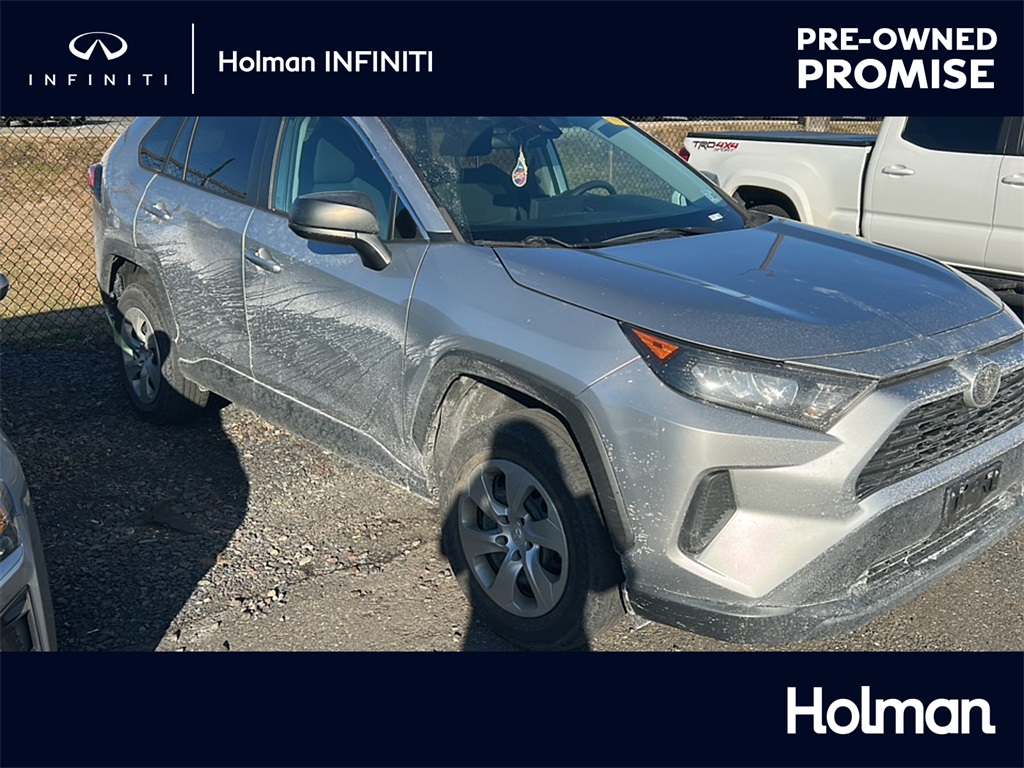 2021 Toyota RAV4 LE's photo