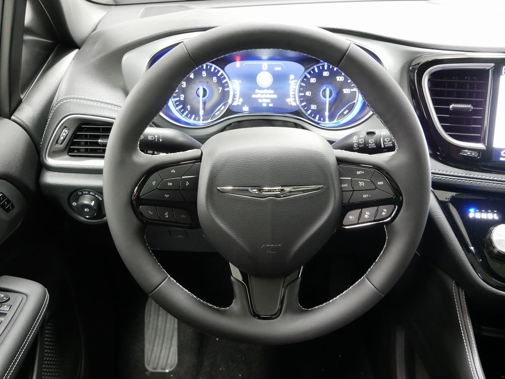 2026 Chrysler Pacifica Limited photo 13