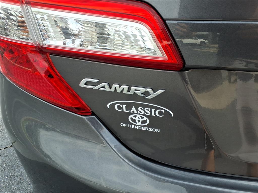 2014 Toyota Camry SE photo 5