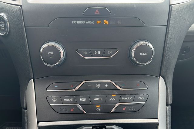2019 Ford Edge SEL photo 14