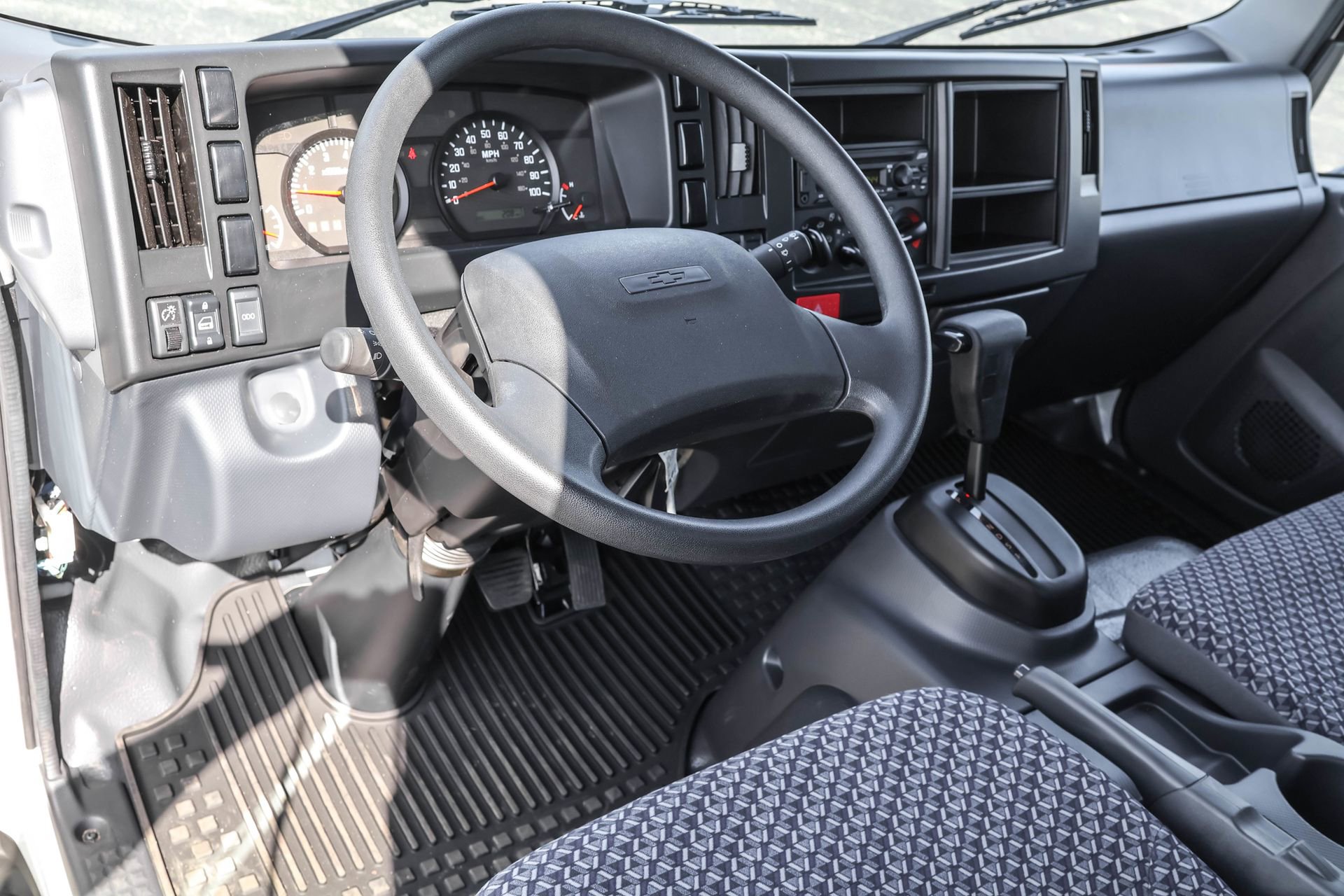 2025 Chevrolet Silverado 4500HD photo 3
