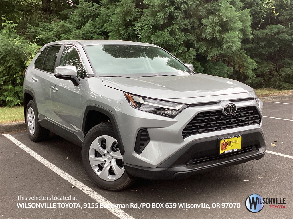 2025 Toyota RAV4 LE's photo