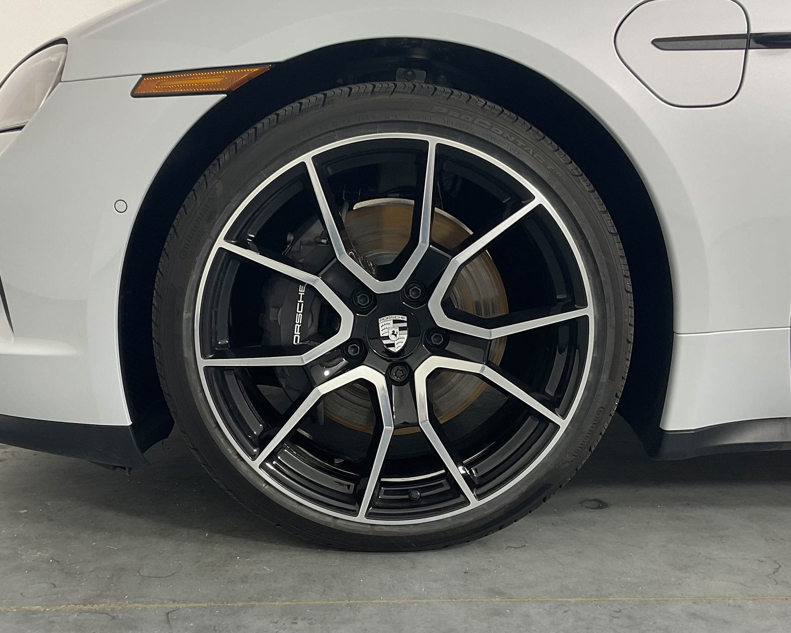 2025 Porsche Taycan photo 11