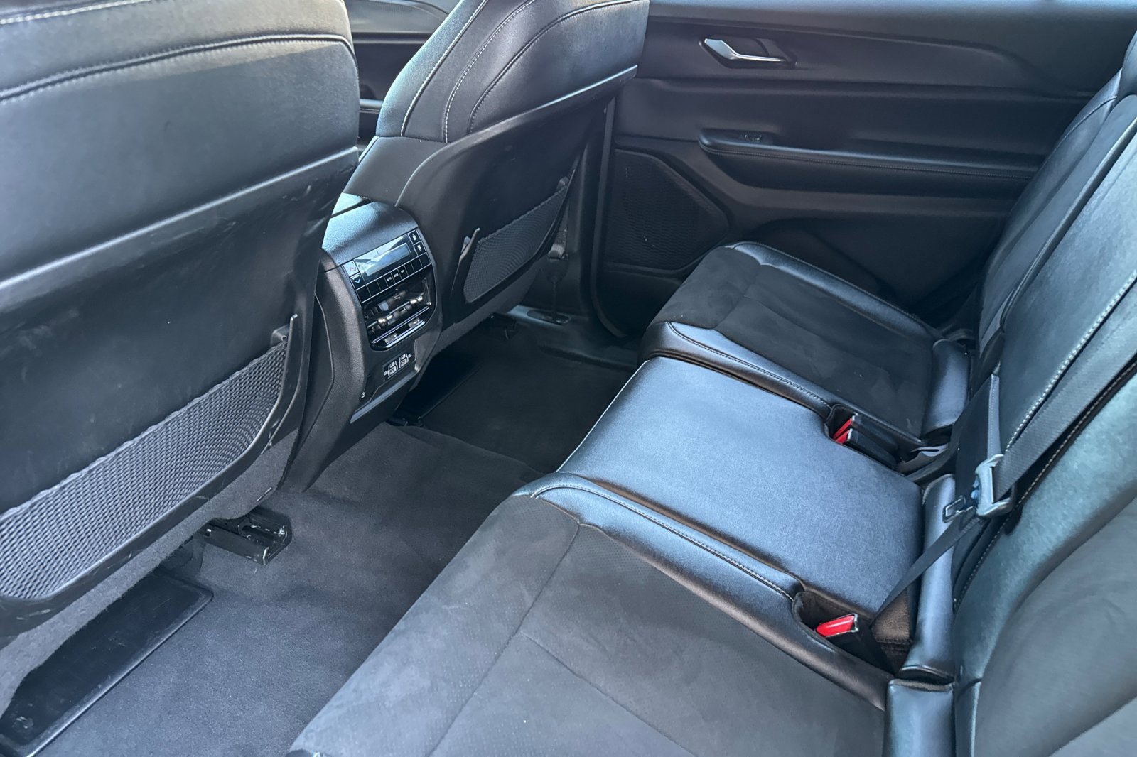 2024 Jeep Grand Cherokee Altitude photo 12