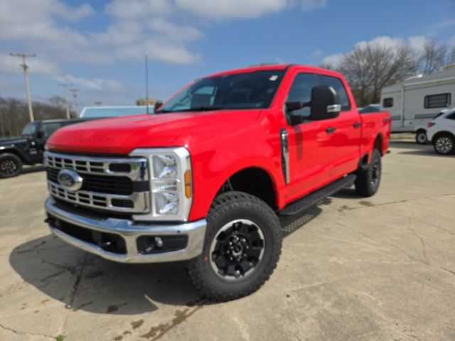2025 Ford F-350 XLT photo 2