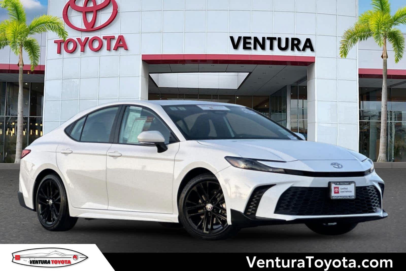 2025 Toyota Camry SE's photo