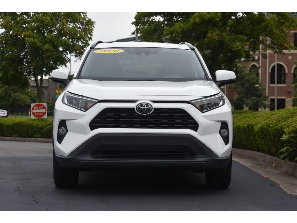 2020 Toyota RAV4 XLE photo 9