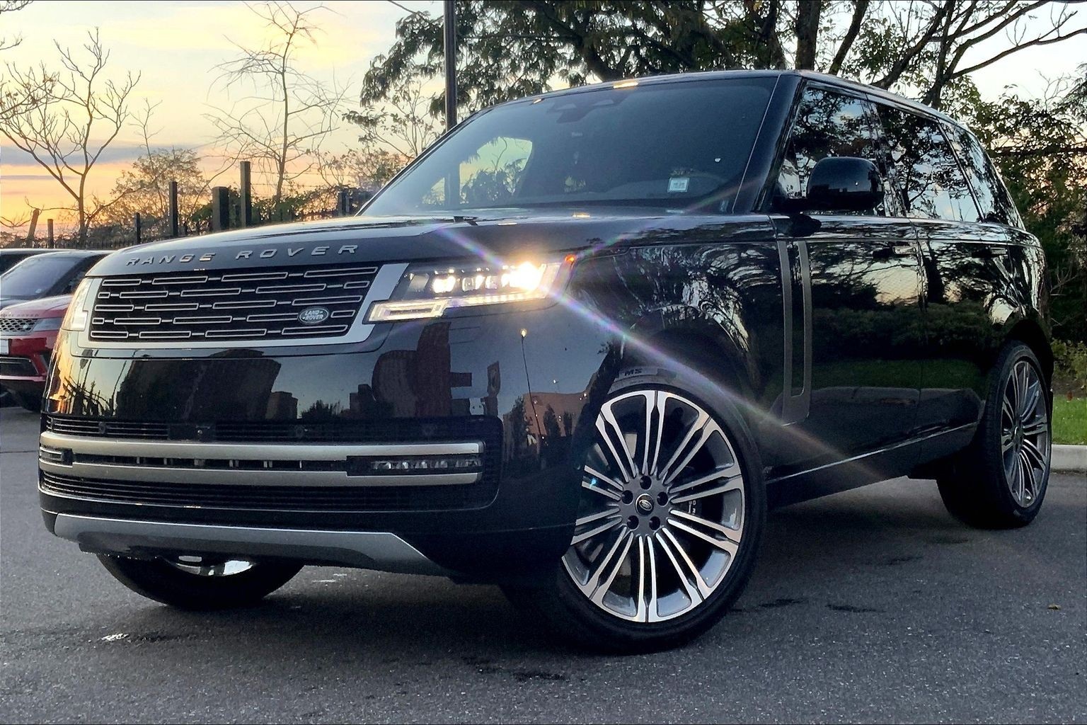 2025 Land Rover Range Rover SE's photo