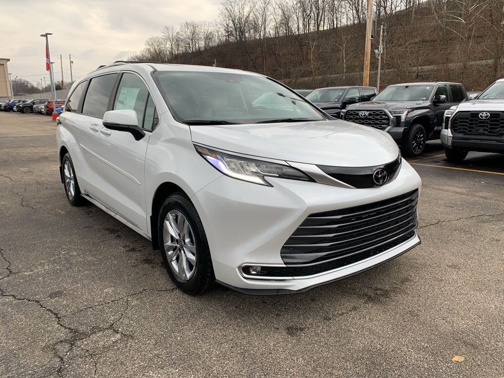 2026 Toyota Sienna Limited's photo