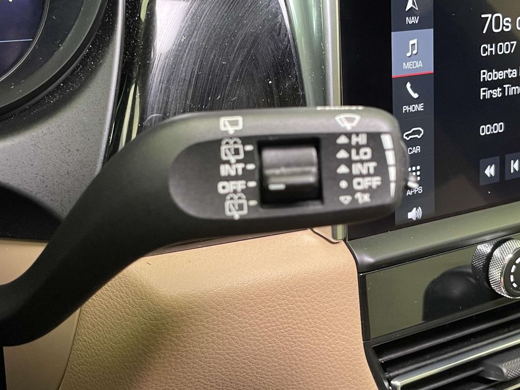 2024 Porsche Macan T photo 35
