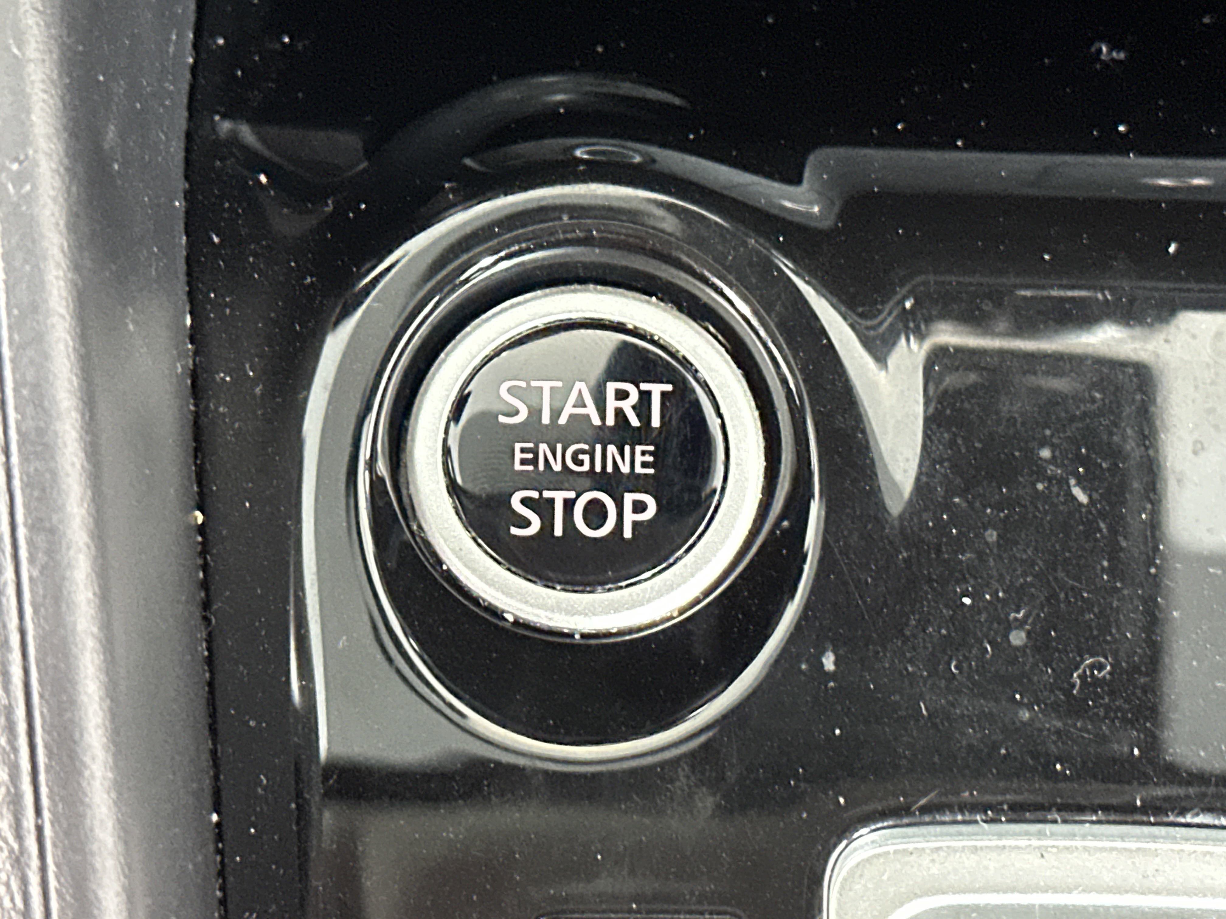 2023 Nissan Versa SV photo 7