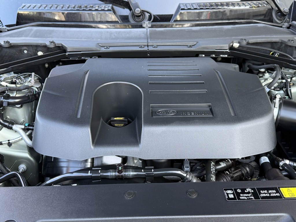 2023 Land Rover Defender 110 photo 27