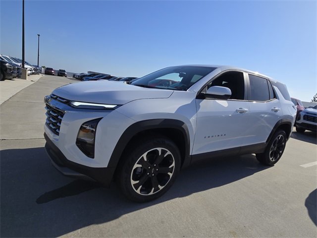 2025 Chevrolet Equinox LT photo 3