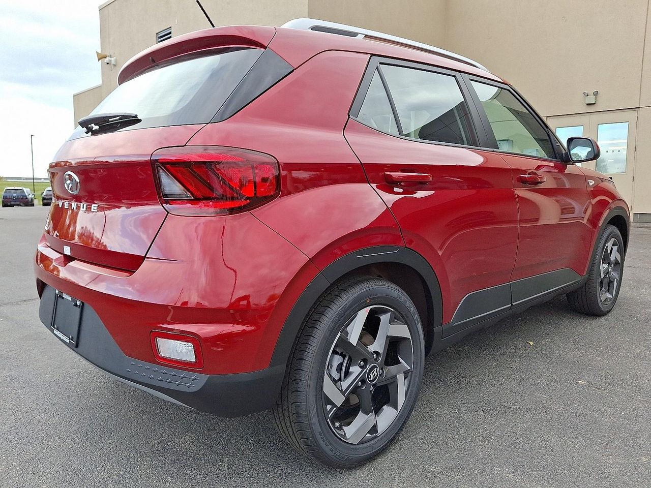 2025 Hyundai Venue SEL photo 2